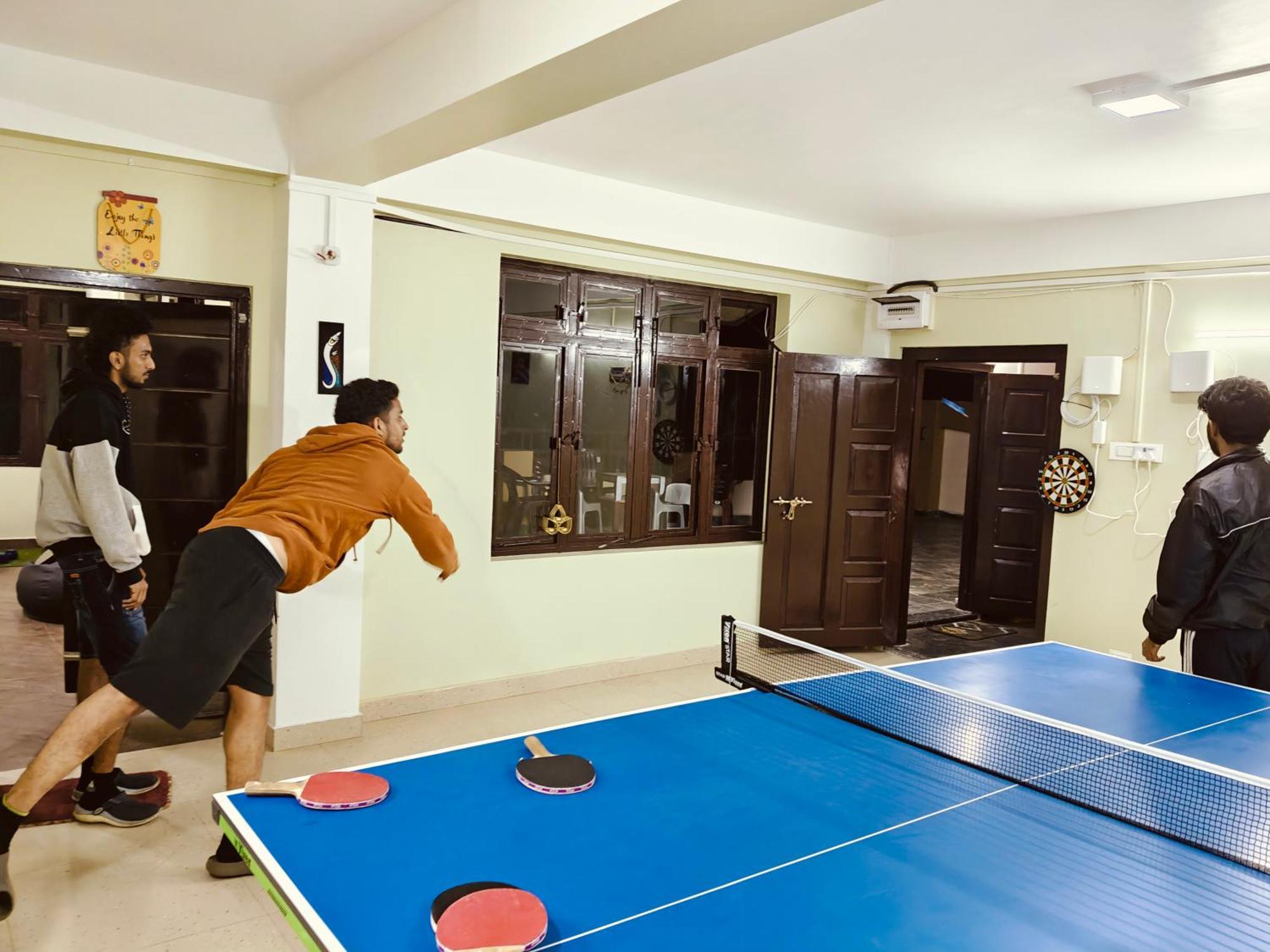 Xtsy Travellers Hostel Shillong Exterior foto