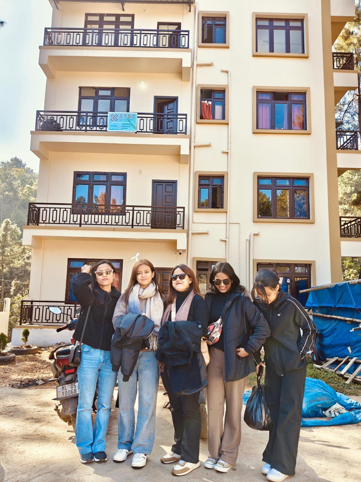 Xtsy Travellers Hostel Shillong Exterior foto
