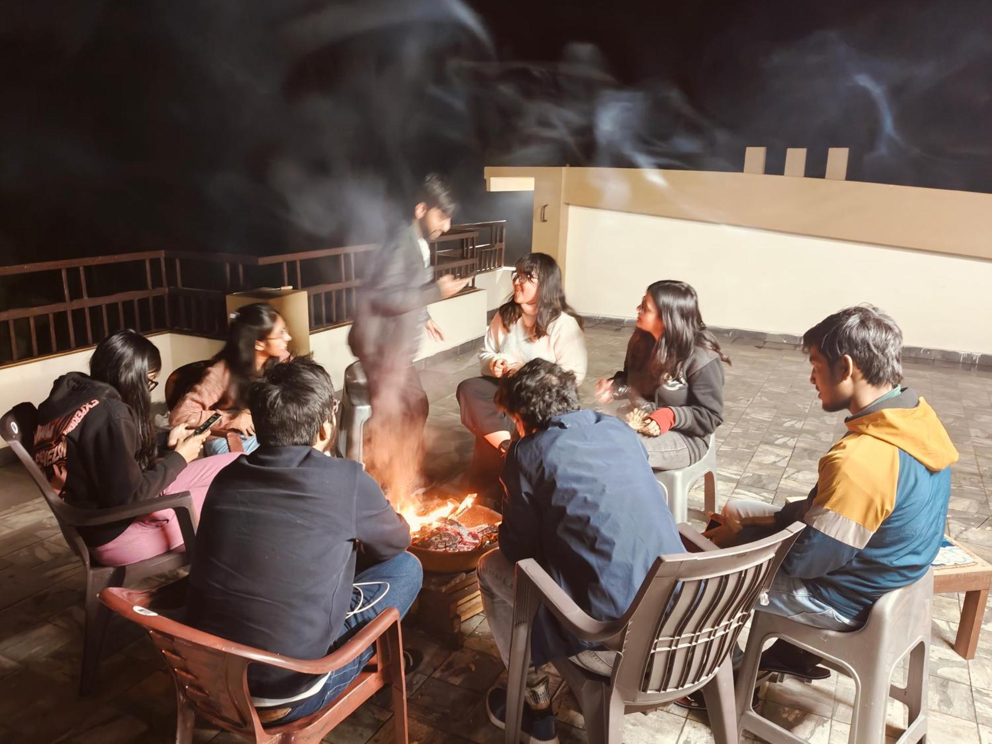 Xtsy Travellers Hostel Shillong Exterior foto