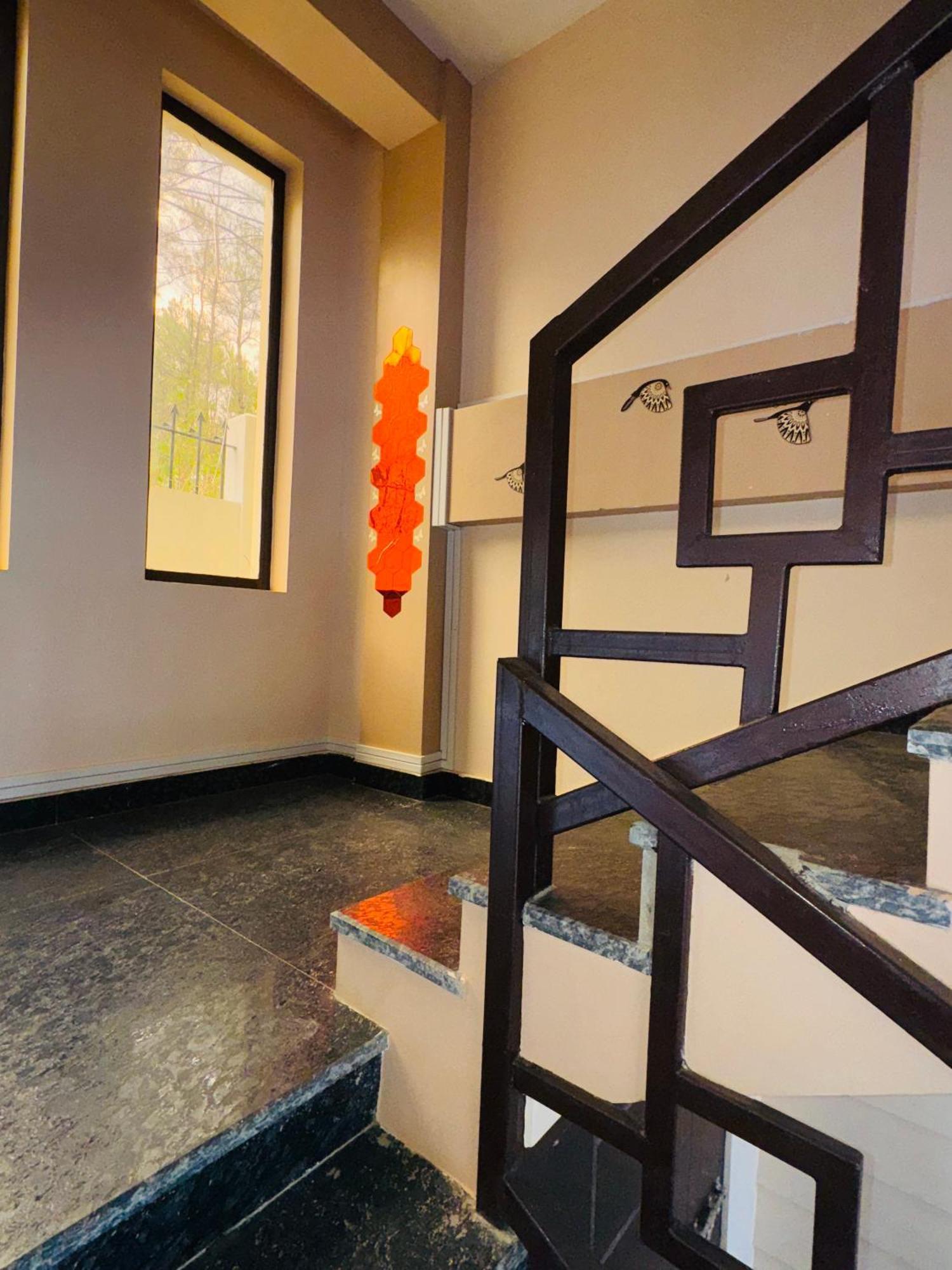 Xtsy Travellers Hostel Shillong Exterior foto